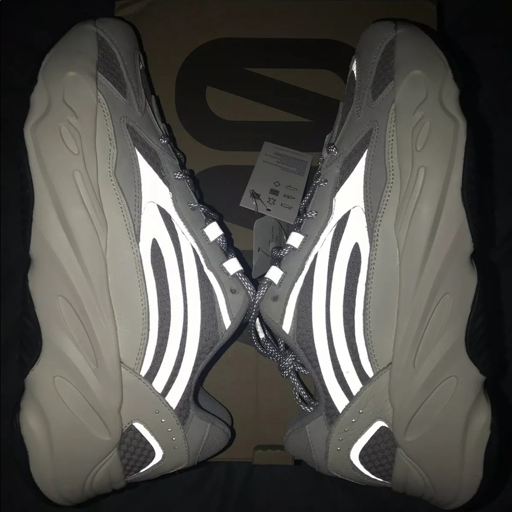 Yeezy static 700 sz10